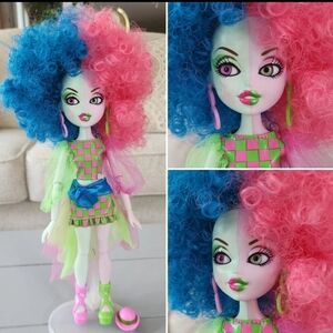 MGA Bratz Bratzillaz Glam Gets Wicked Switch-A-Witch Blue Pink Clown Mime Doll